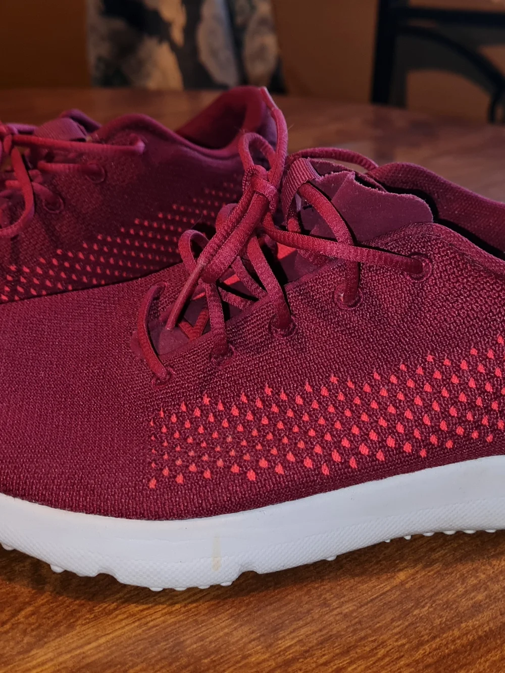 Under Armour Rapid LE Sneakers with White Sole